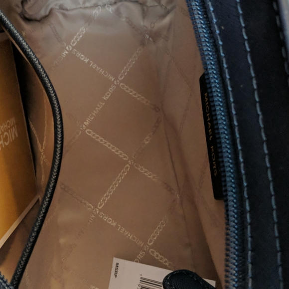 Michael Kors Selma Stud Medium Messenger - Picture 6 of 10